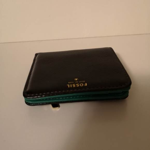 New Fossil leather wallet